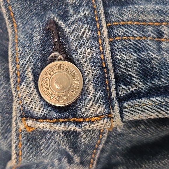 LEVI'S PREMIUM 501 BUTTON FLY BIG E RAW HEM JEAN SHORTS. SIZE 25. - Picture 8 of 9